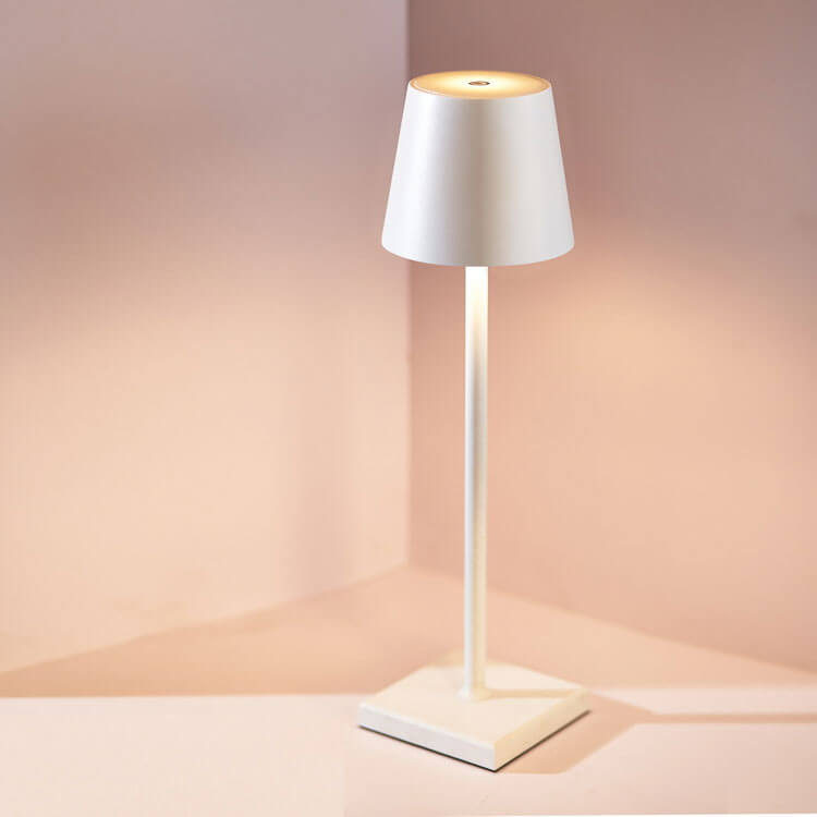 Genopladelig LED Bordlampe - Trådløs & Dæmpbar