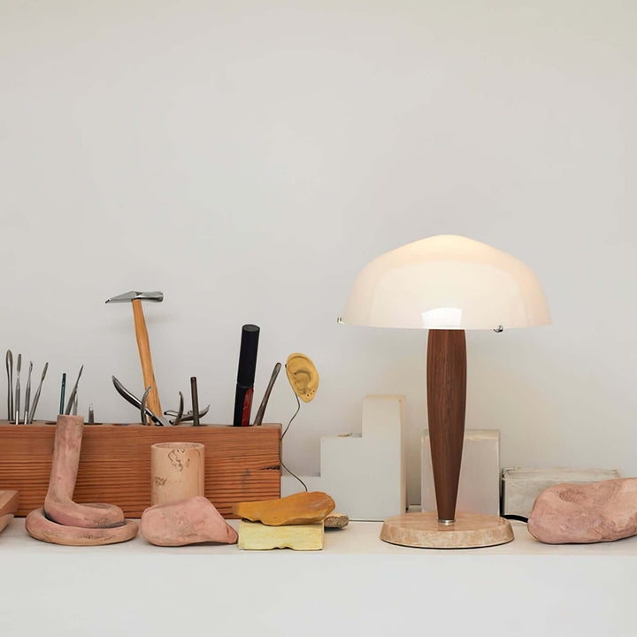 Elegant Bordlampe i Valnød & Marmor