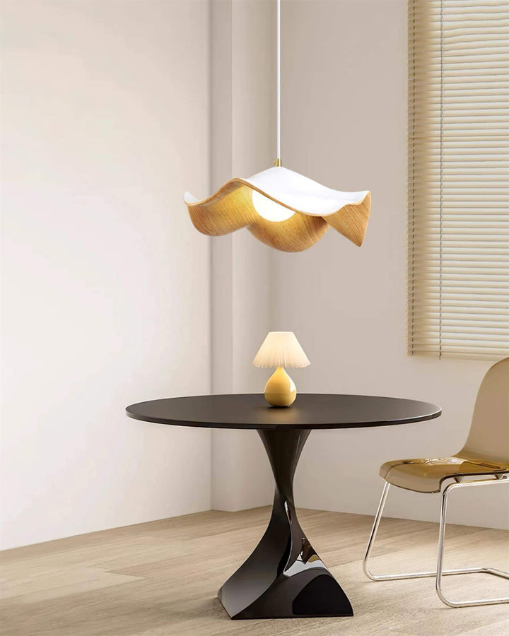 Unik Lotus Pendellampe i Harpiks & Metal