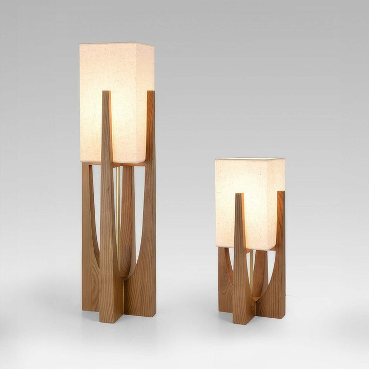 Elegant Gulvlampe i Valnøddetræ med Justerbar Belysning