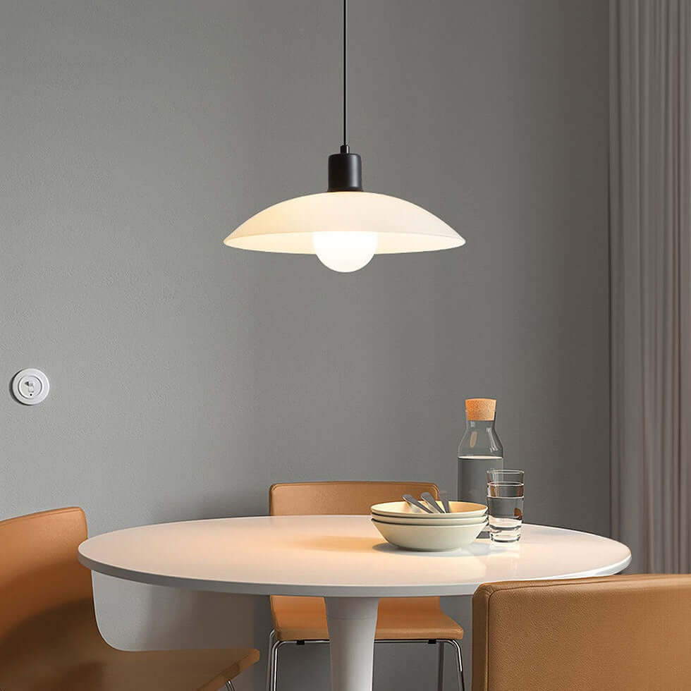 Elegant Pendellampe i Hvidt Glas - Minimalistisk Design