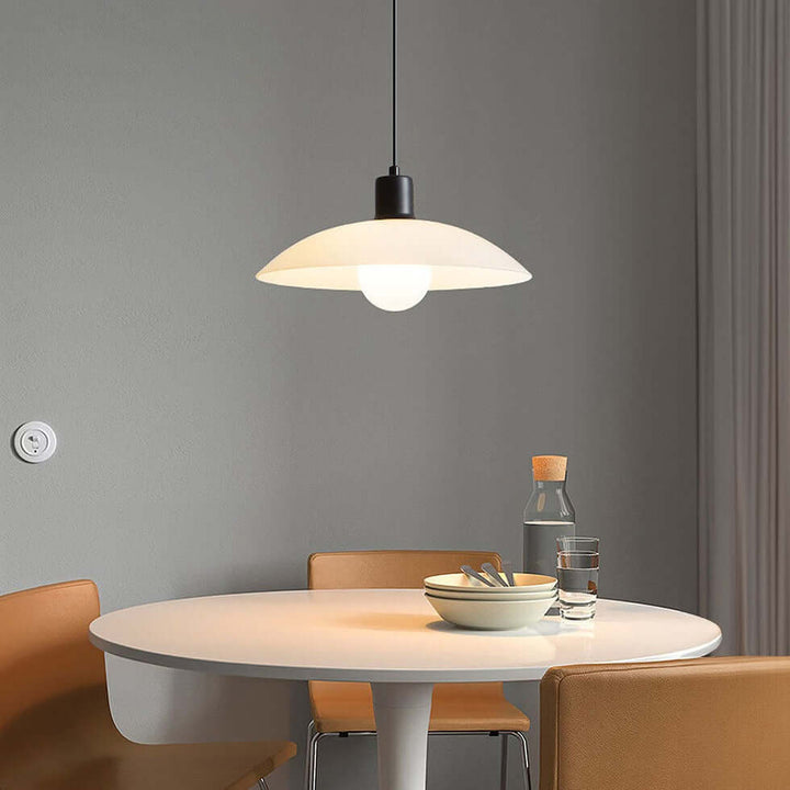 Elegant Pendellampe i Hvidt Glas - Minimalistisk Design