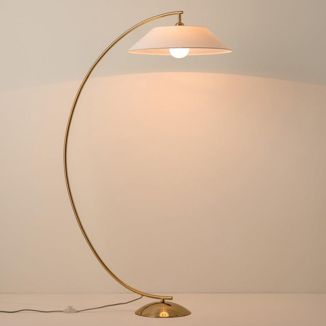 Elegant Gulvlampe med Stofskærm