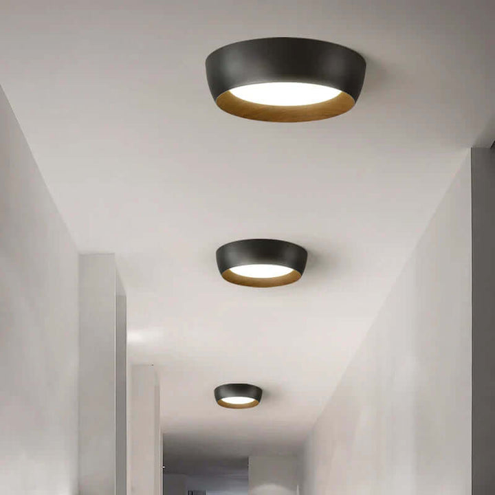 Minimalistisk LED loftslampe med trædetaljer