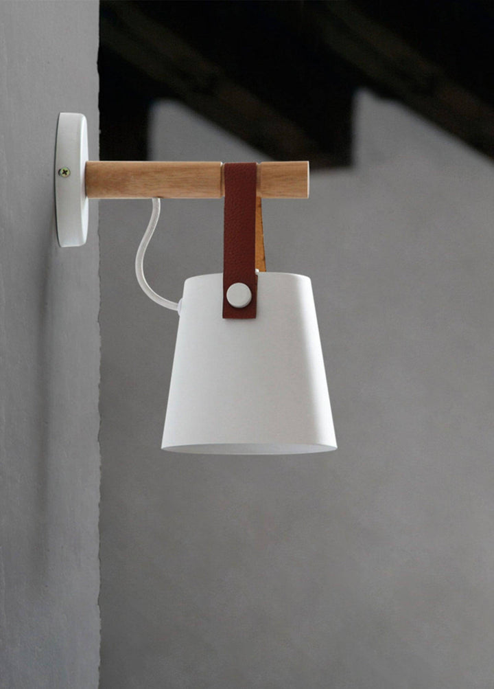 Konisk Væglampe i Træ med LED | Skandinavisk Design