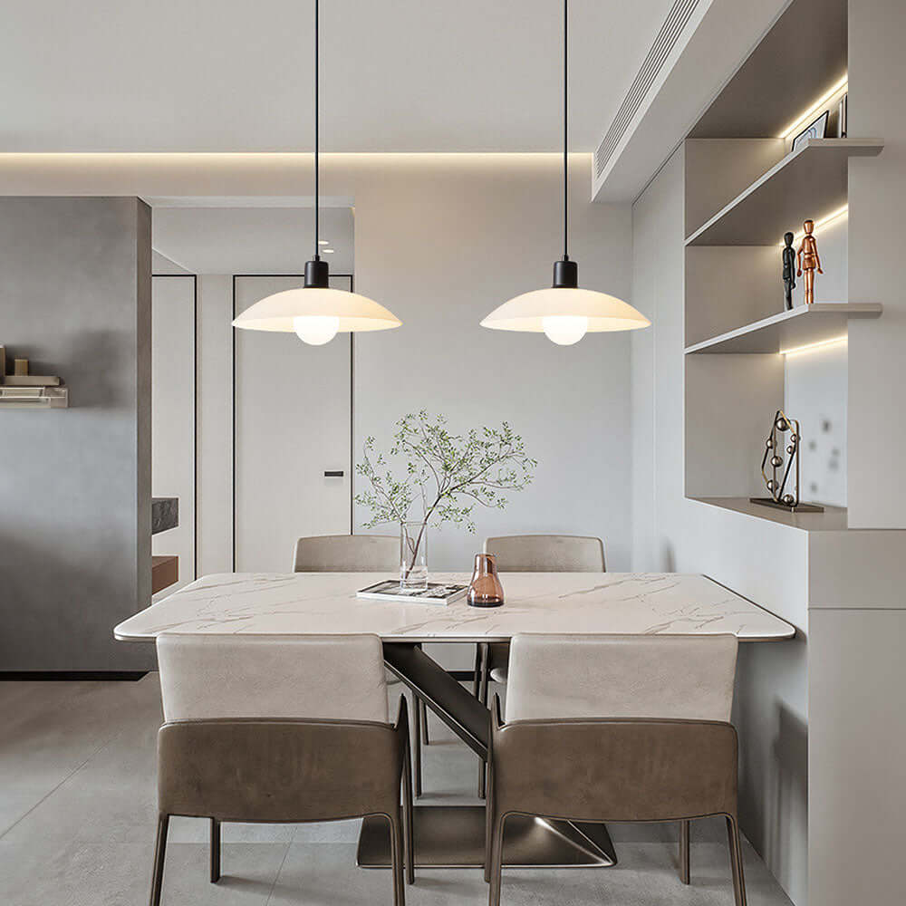 Elegant Pendellampe i Hvidt Glas - Minimalistisk Design
