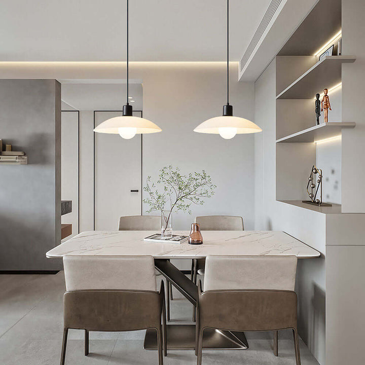 Elegant Pendellampe i Hvidt Glas - Minimalistisk Design