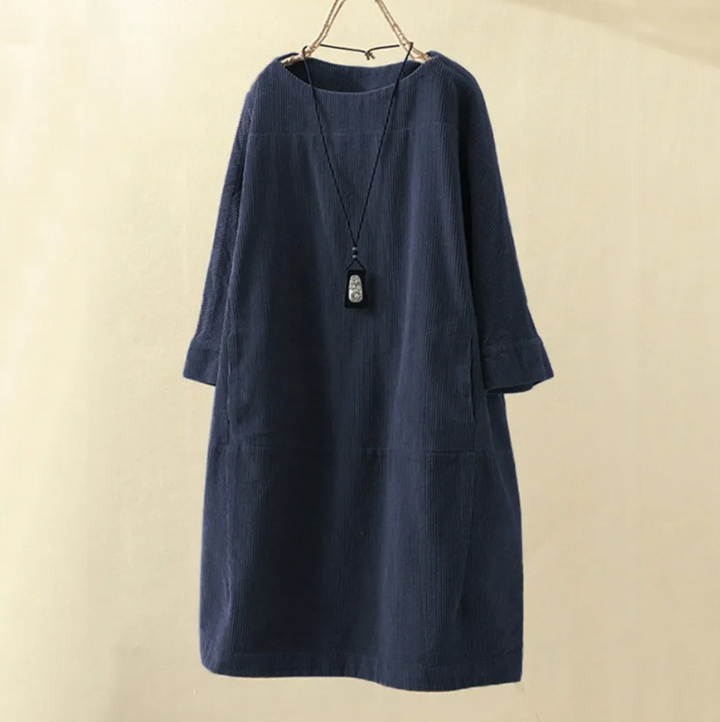Kvinders afslappede kjole med elegant snit og fald, perfekt til alle anledninger.