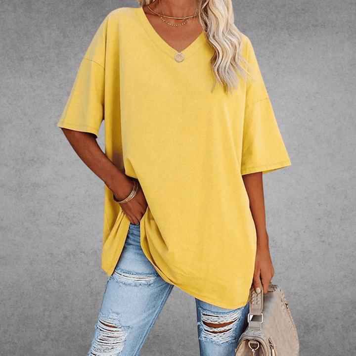 "Agnes T-shirt i tidløse farver, elegant design, perfekt til hverdag og afslappede anledninger, women's sweaters & cardigans"