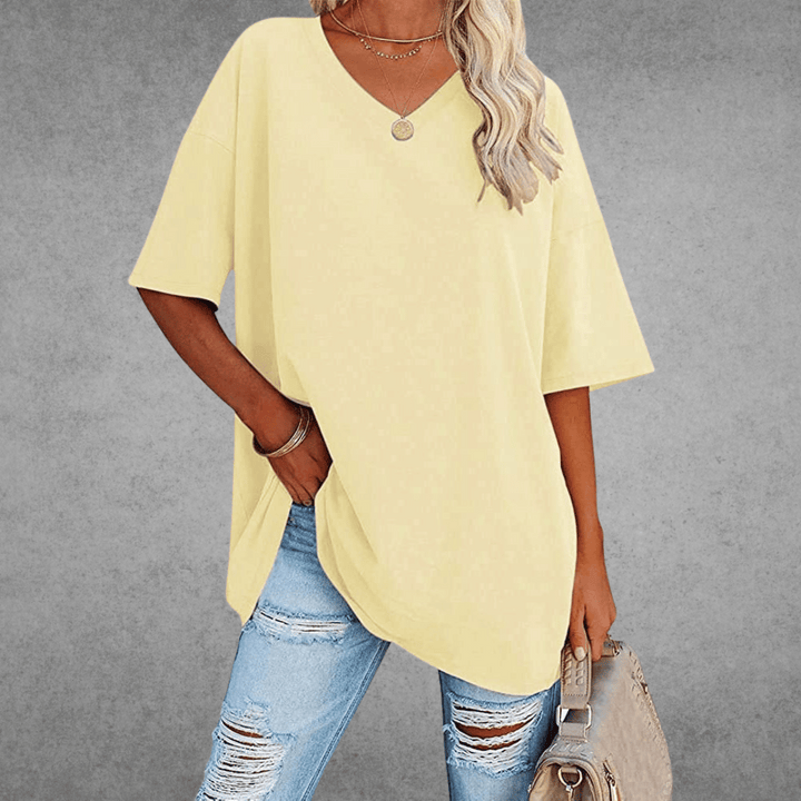 "Agnes T-shirt i tidløse farver, elegant design, perfekt til hverdag og afslappede anledninger, women's sweaters & cardigans"