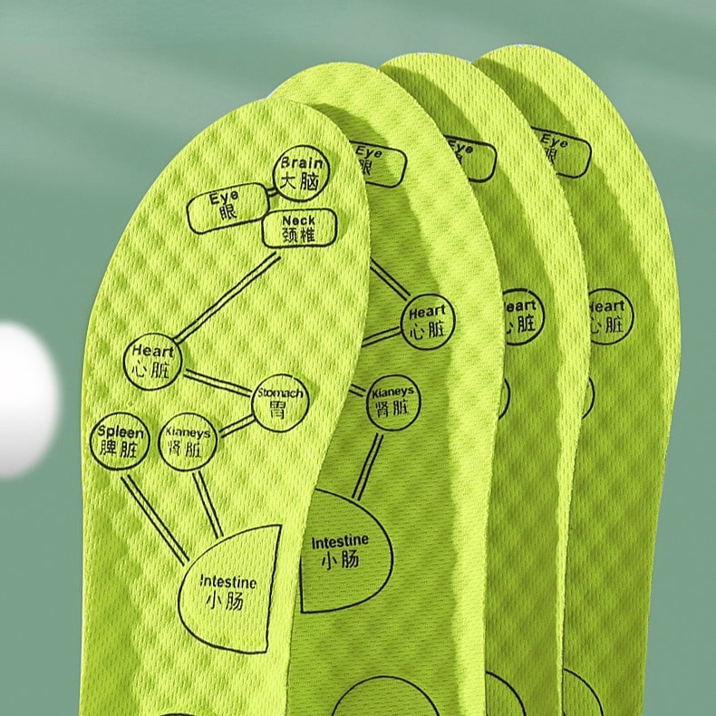 "Åndbare indlægssåler med højdensitets memory foam til sko; grå farve med fleksible riller for optimal komfort og støtte."