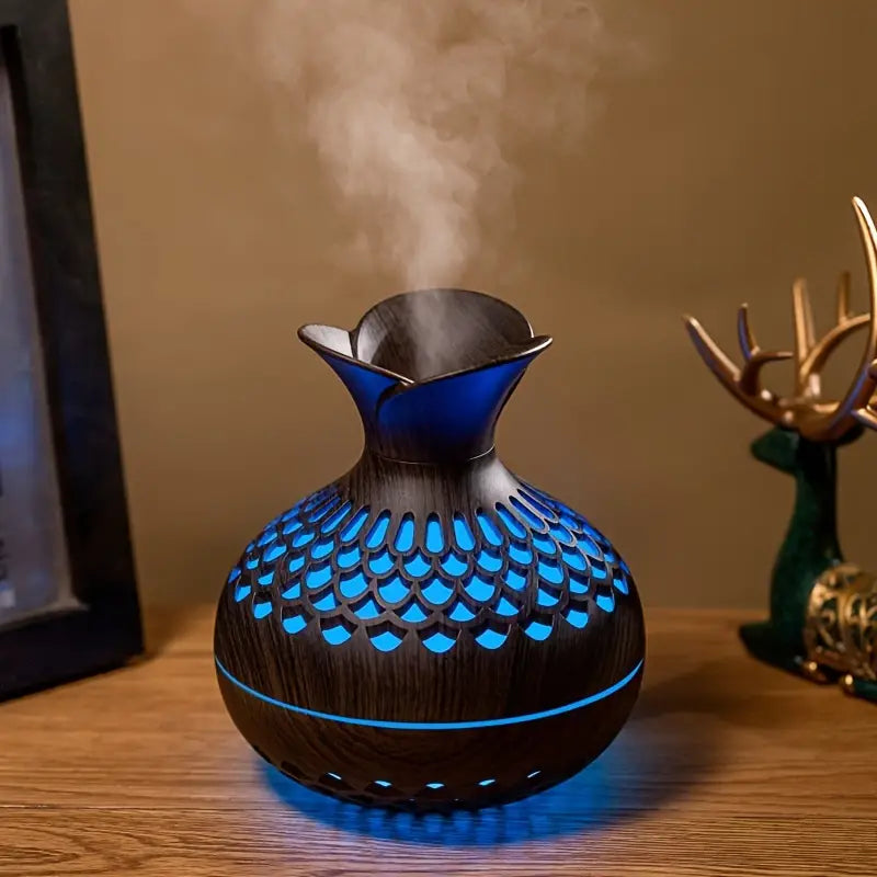 "Aroma diffuser med blomsterdesign, moderne look, tågeteknologi og USB-strøm. Skaber afslappende atmosfære i hjemmet."
