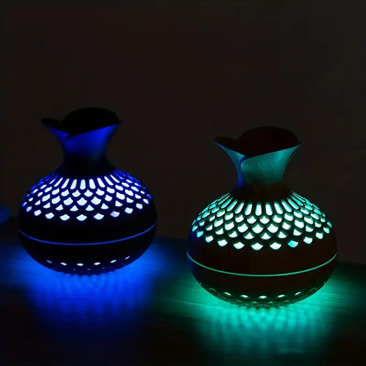 "Aroma diffuser med blomsterdesign, moderne look, tågeteknologi og USB-strøm. Skaber afslappende atmosfære i hjemmet."