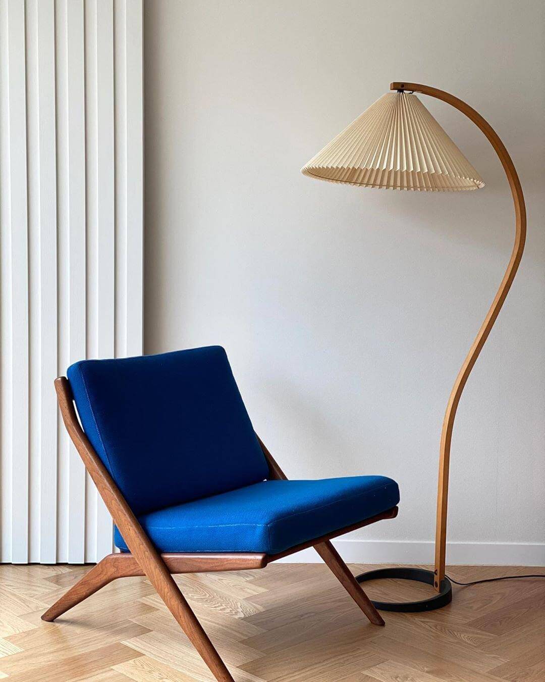 Designer Gulvlampe i Træ & Metal
