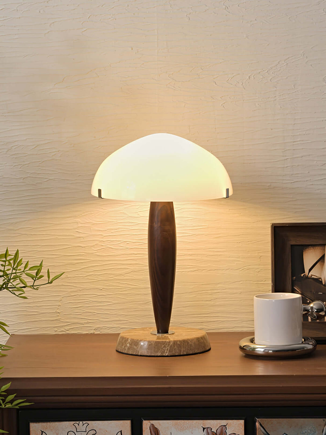 Elegant Bordlampe i Valnød & Marmor