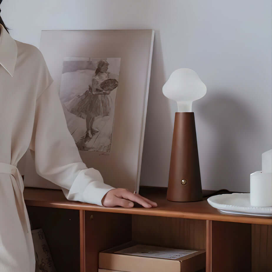 Skyformet LED Bordlampe - Justerbar Belysning