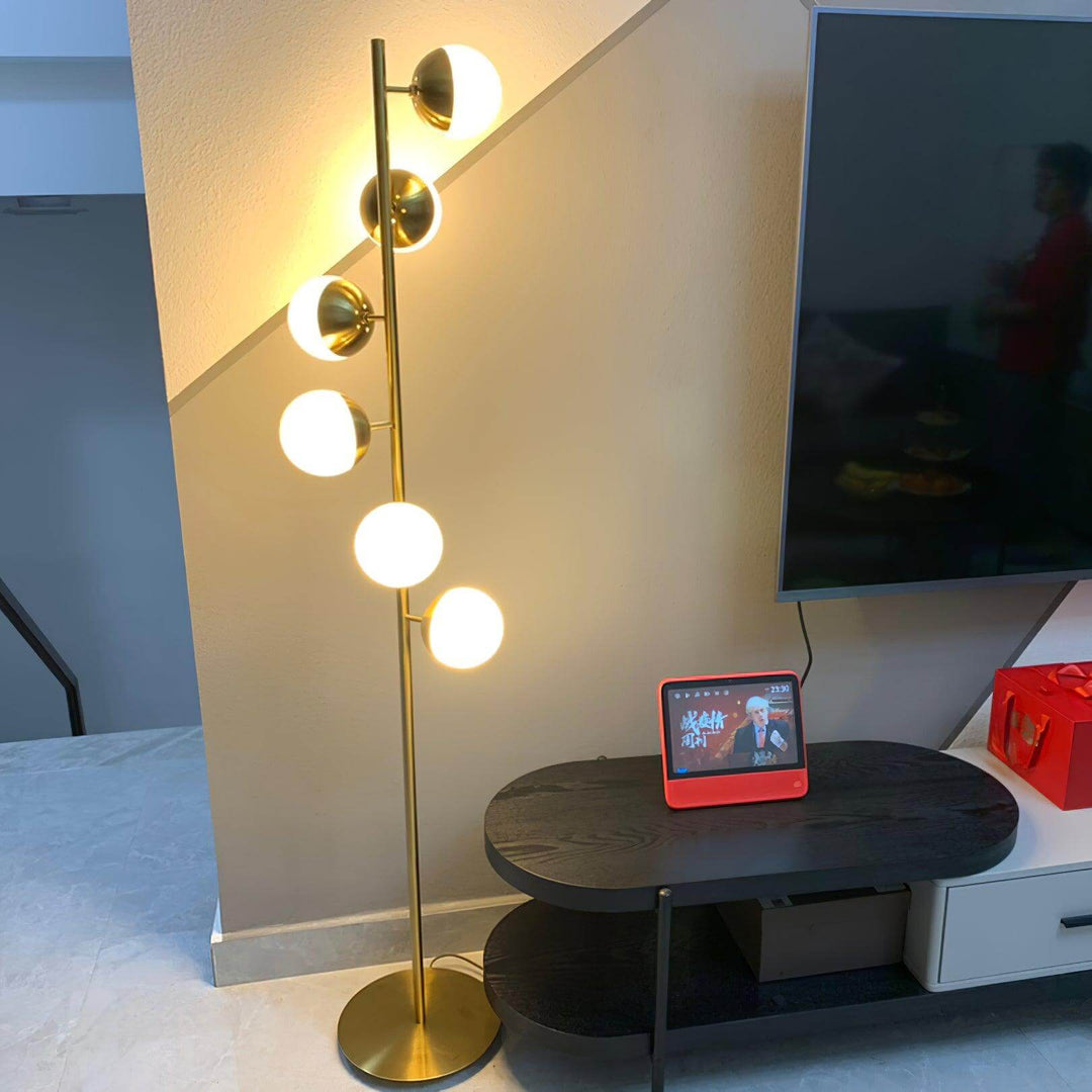 Moderne LED Trælampe med Glaskugler