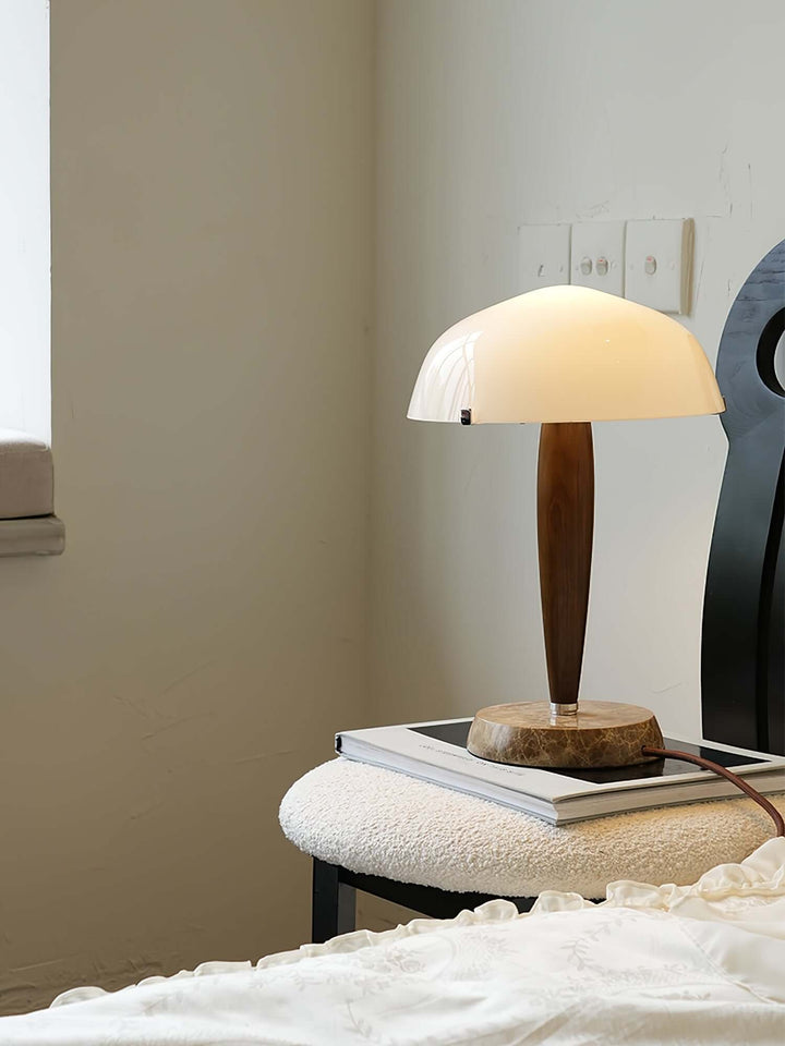 Elegant Bordlampe i Valnød & Marmor
