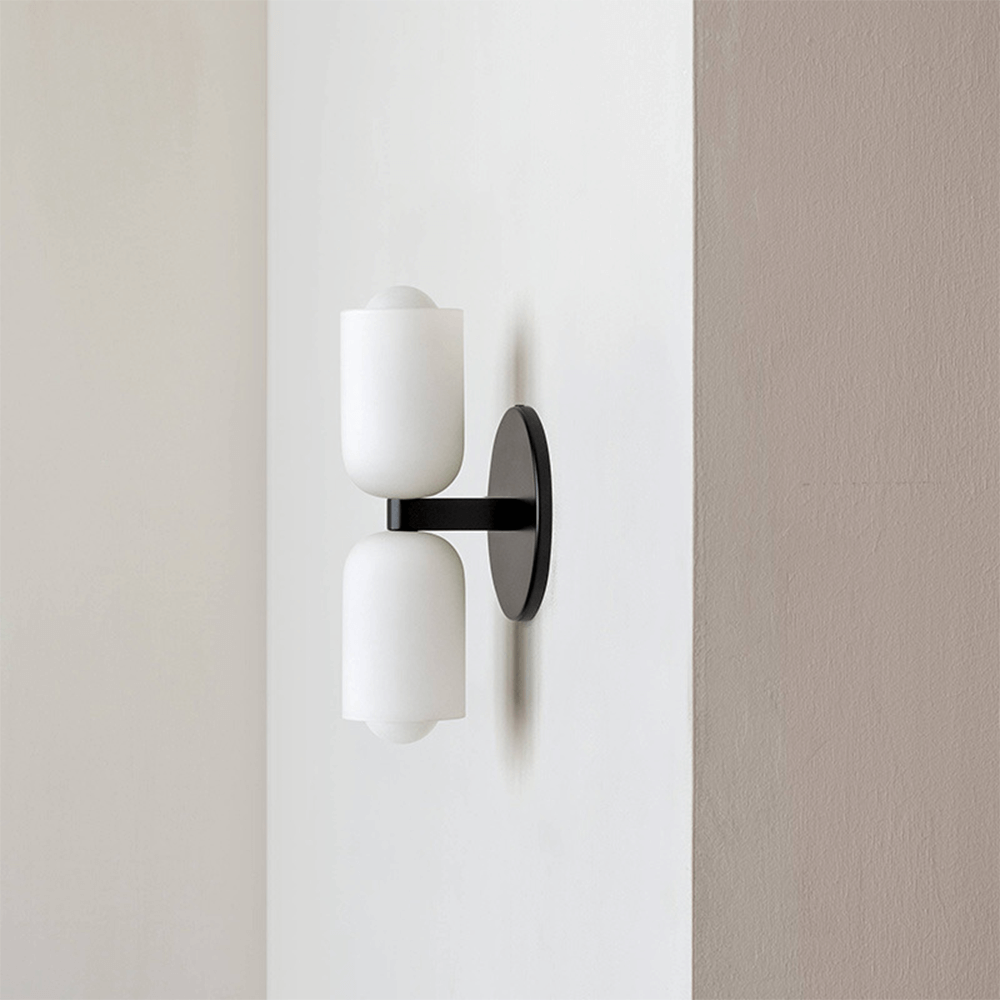 Elegant Akryl Væglampe med Op-Ned Lys