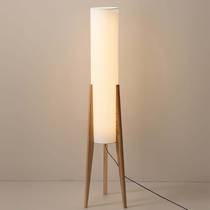 Elegant Gulvlampe i Valnøddetræ | Skaber Hygge
