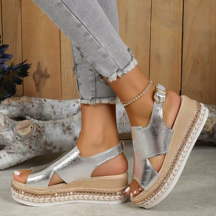 "Beige håndlavede ortopædiske sandaler til kvinder med støtte og skridsikre såler, moderne design for komfort og stil"