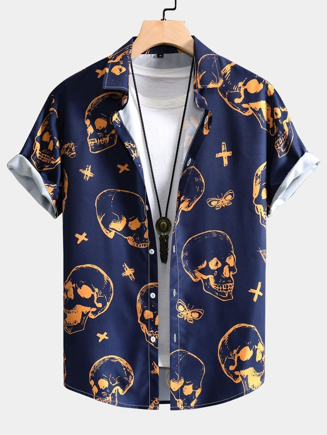 Blå, afslappet herreskjorte med kort ærme og unikt kranieprint. Perfekt sommerskjorte til casual mode.