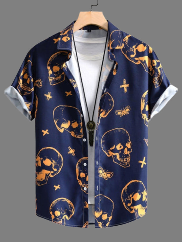 Unik kortærmet herreskjorte med fedt kranieprint. Blå og afslappet, ideel til sommerens casual look.