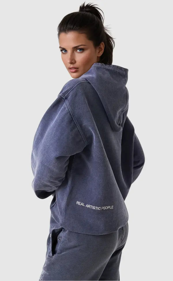 Unisex streetwear hættetrøje i blå med unikt, moderne kulturdesign. Perfekt komfort til afslappet hverdag.