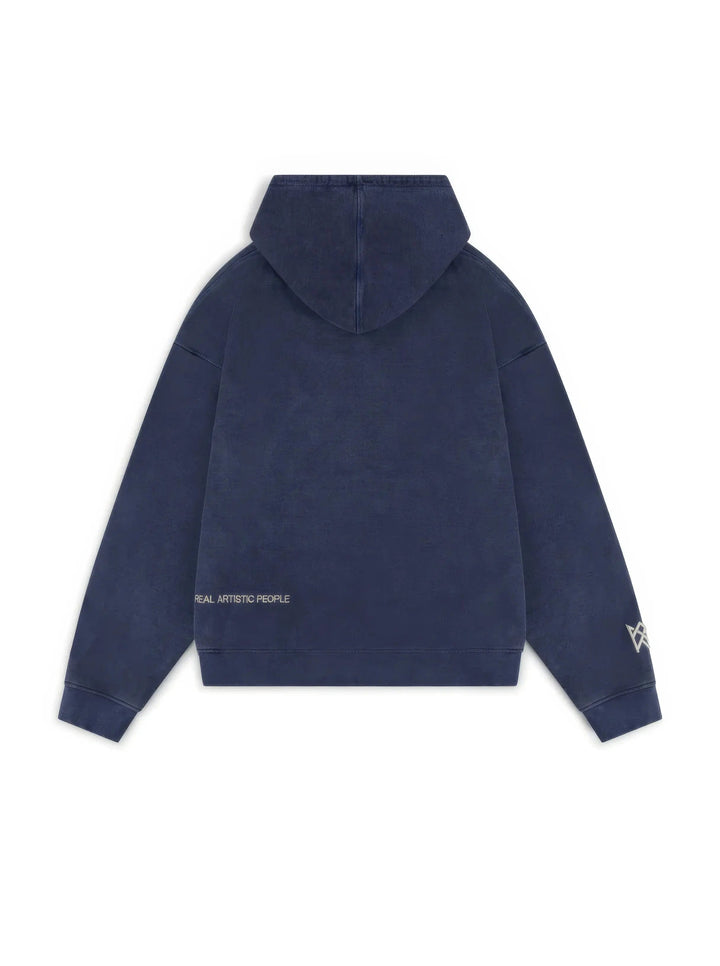 Moderne blå unisex hættetrøje med iøjnefaldende kulturdesign. En afslappet og komfortabel hoodie til streetwear.