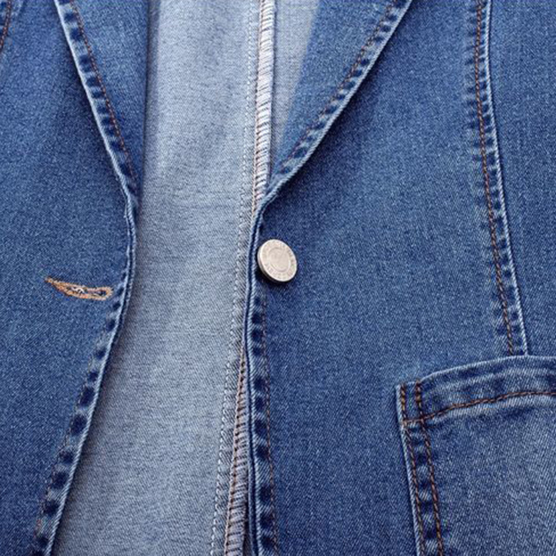 "Blå denim blazer til kvinder med moderne design og elegant snit, perfekt til både casual og formel påklædning."