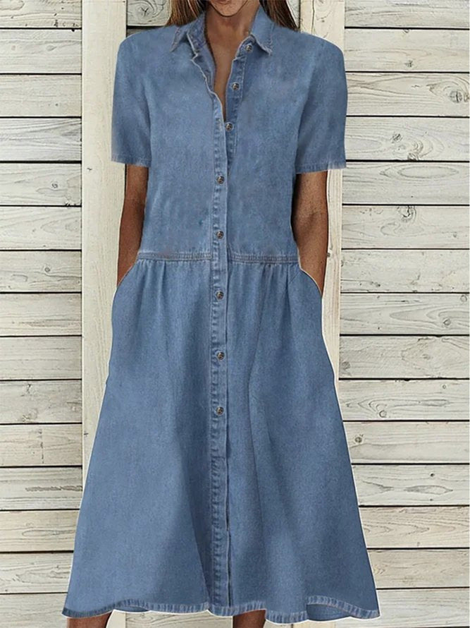 "Blå denim kjole til kvinder med krave og lommer, alsidig til hverdag og formelle lejligheder, stilfuld og komfortabel."