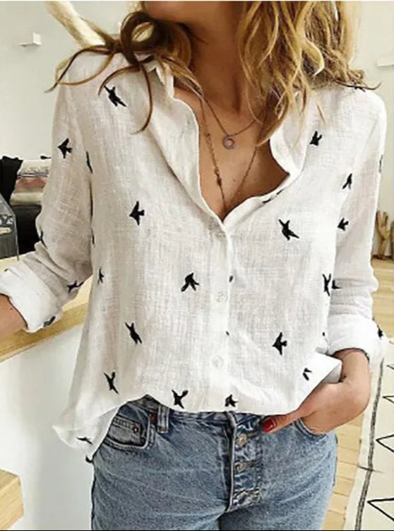 Alva blomstret bluse med vintage design, løs pasform og behagelig komfort, perfekt til både hverdag og fest.