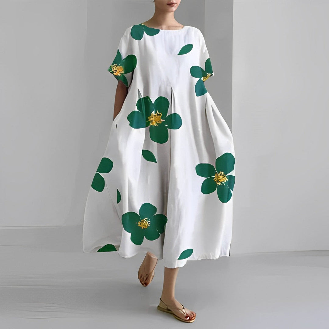 Boho blomstret kjole i fuld længde med løstsiddende pasform og delikat blomsterprint i varme farver.