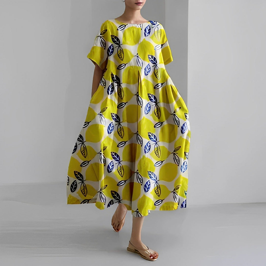 Boho blomstret kjole i fuld længde med løstsiddende pasform og delikat blomsterprint i varme farver.