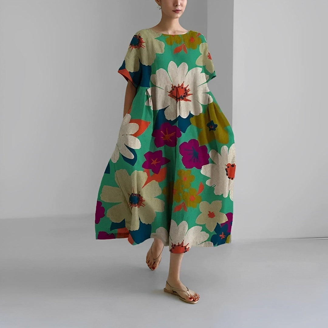 Boho blomstret kjole i fuld længde med løstsiddende pasform og delikat blomsterprint i varme farver.