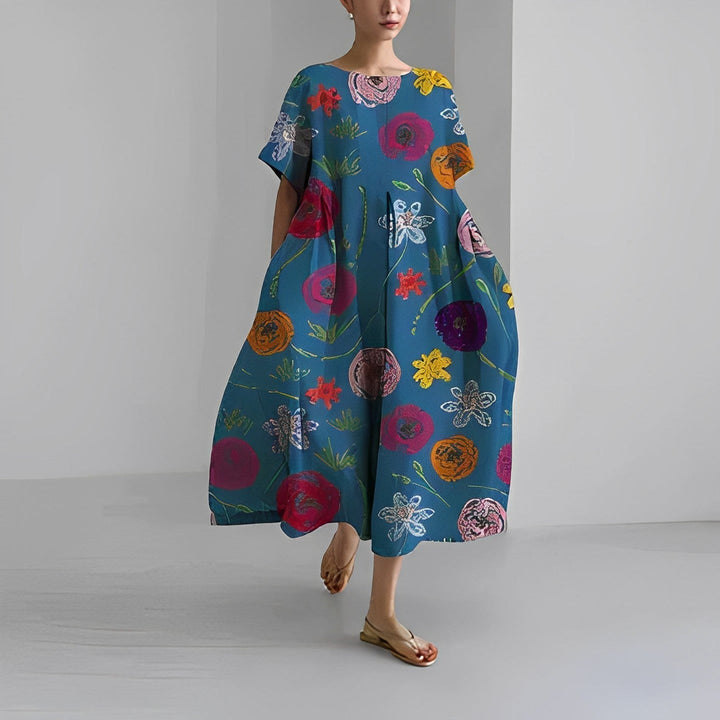 Boho blomstret kjole i fuld længde med løstsiddende pasform og delikat blomsterprint i varme farver.