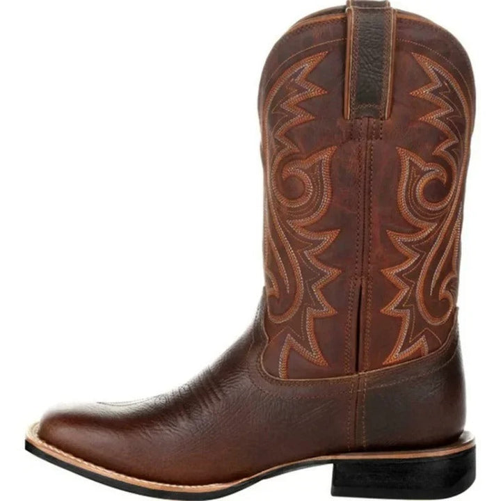 "Brune og sorte midt-læg cowboy støvler af PU-læder med western totem-mønster til mænd. Komfortabel og slidstærk."