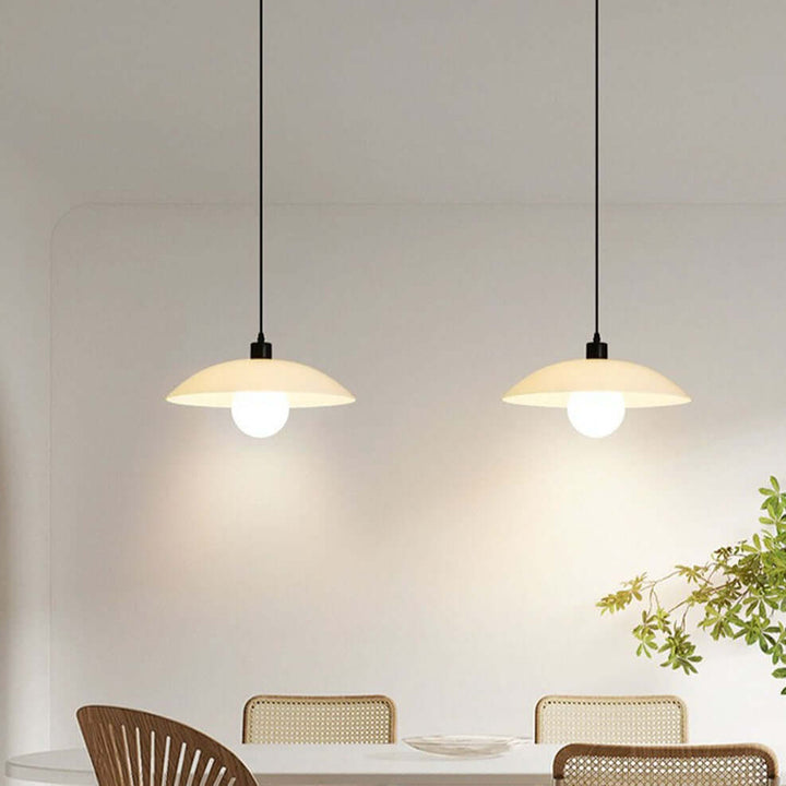 Elegant Pendellampe i Hvidt Glas - Minimalistisk Design