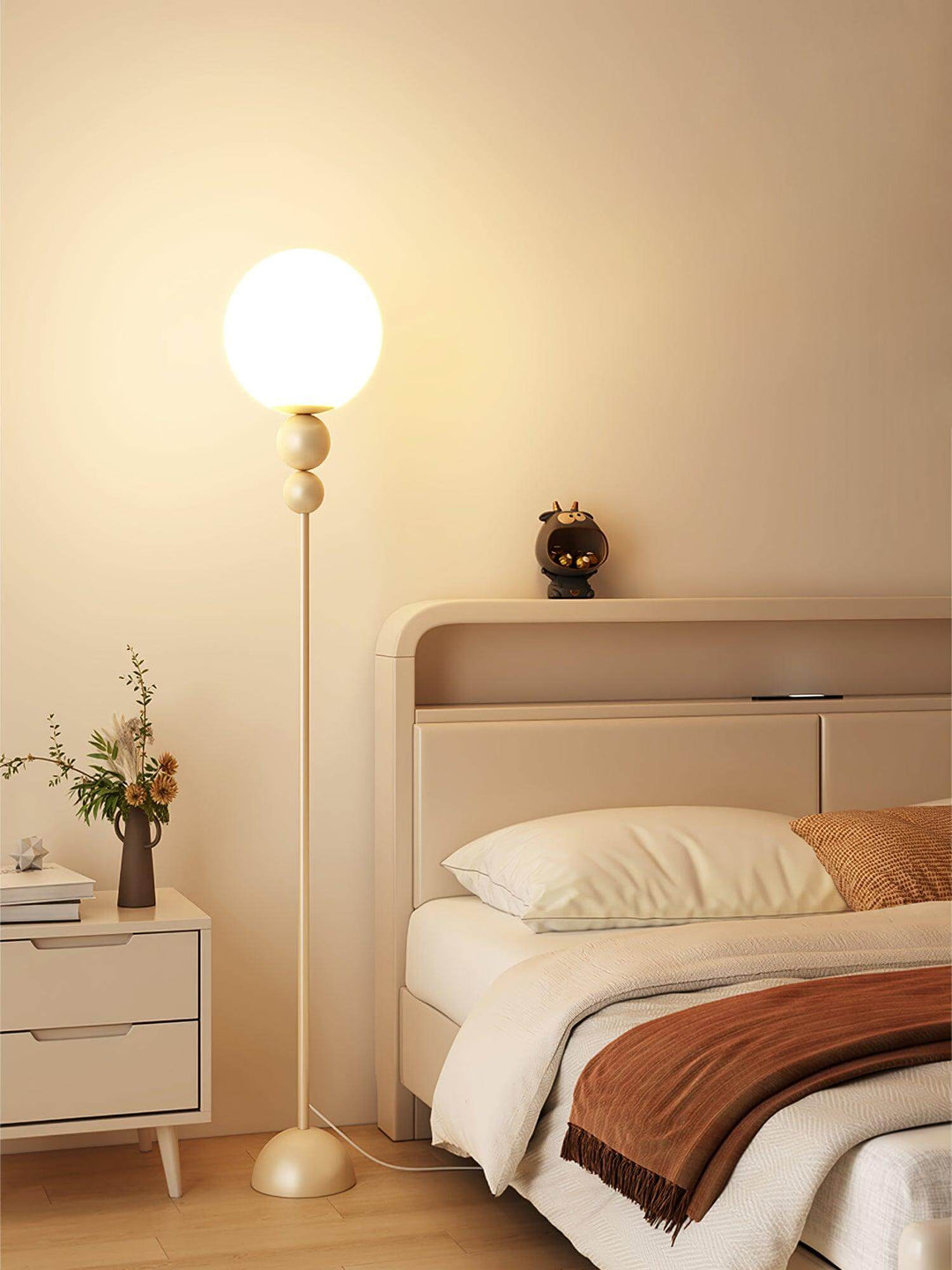 Elegant Gulvlampe i Metal og Glas