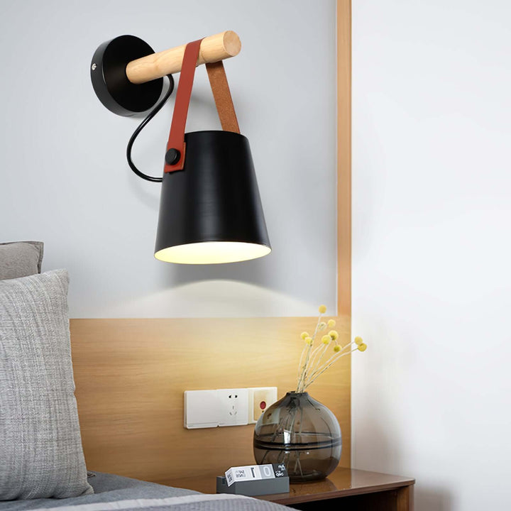Konisk Væglampe i Træ med LED | Skandinavisk Design