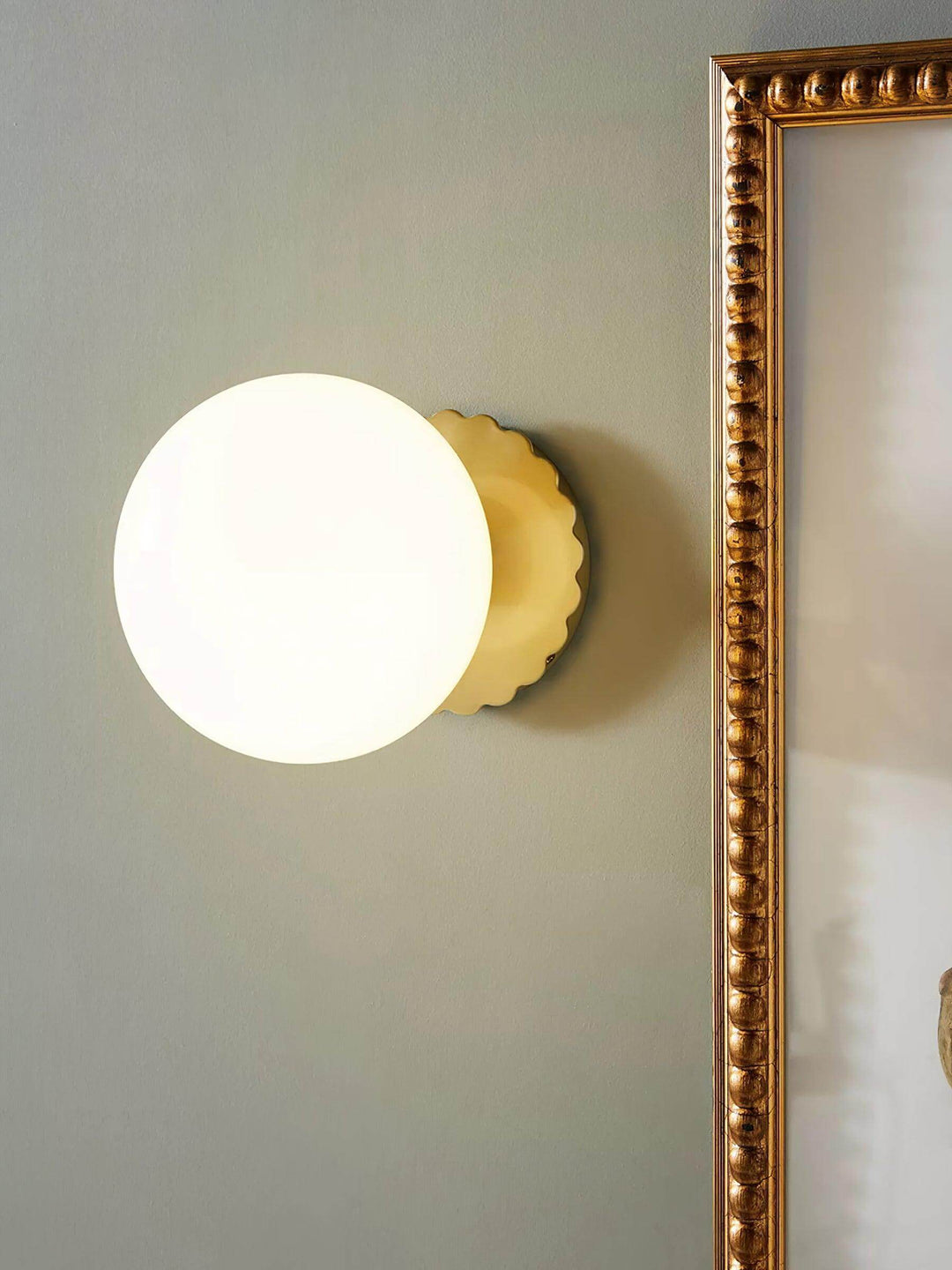 Moderne Metal Væglampe med Lyserød Glasskærm