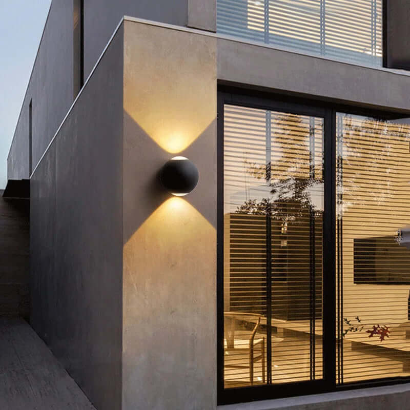 Elegant Sfærisk LED Væglampe i Aluminium