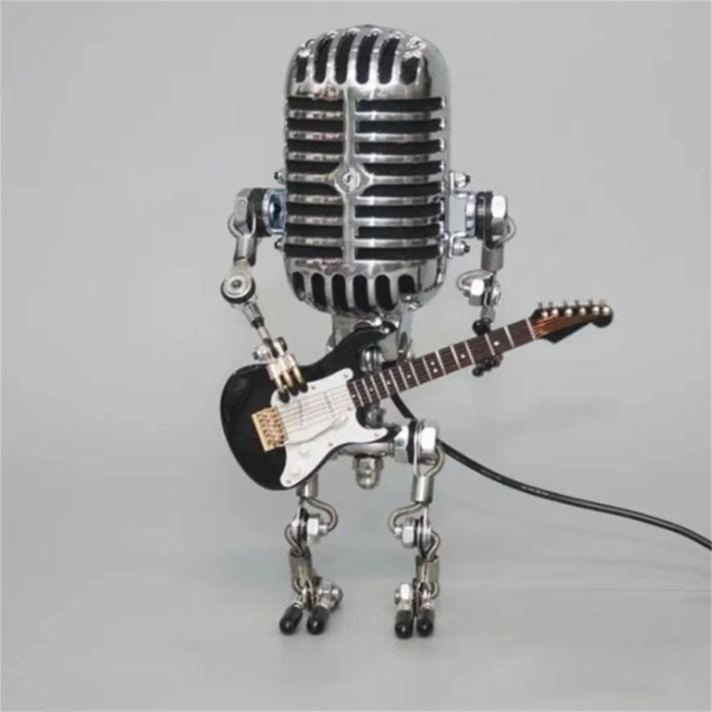 Charmerende robotlampe med musiktema og LED lys. En dekorativ stemningslampe til moderne indretning.