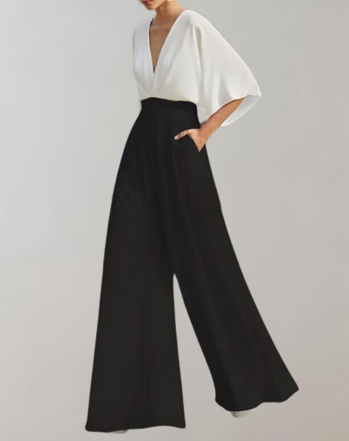 "Chik kvindejumpsuit i let stof med brede ben, elegant silhuet; perfekt til både hverdag og fest."