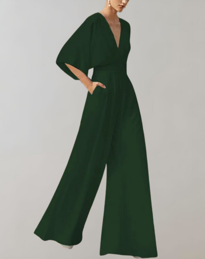 "Chik kvindejumpsuit i let stof med brede ben, elegant silhuet; perfekt til både hverdag og fest."