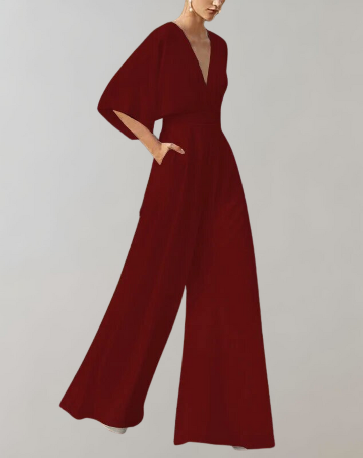 "Chik kvindejumpsuit i let stof med brede ben, elegant silhuet; perfekt til både hverdag og fest."