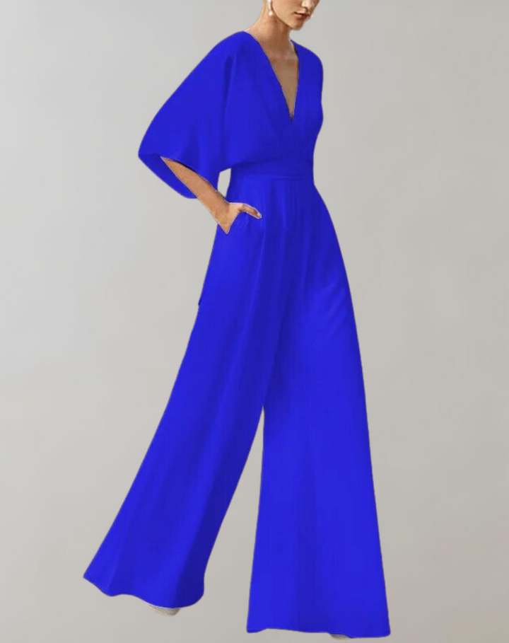 "Chik kvindejumpsuit i let stof med brede ben, elegant silhuet; perfekt til både hverdag og fest."