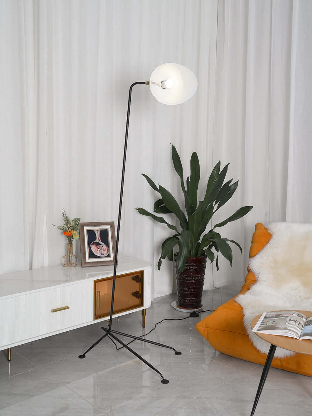 Justerbar 3-armet gulvlampe i metal