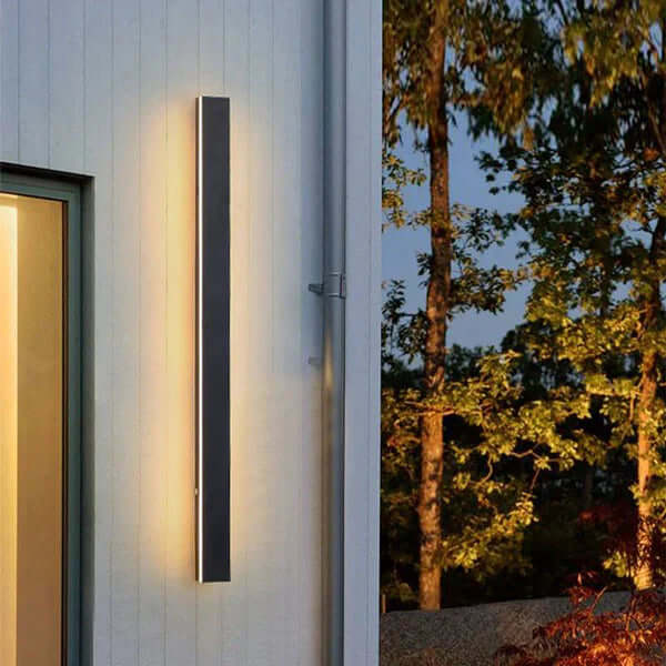 Moderne LED-væglampe i metal og akryl