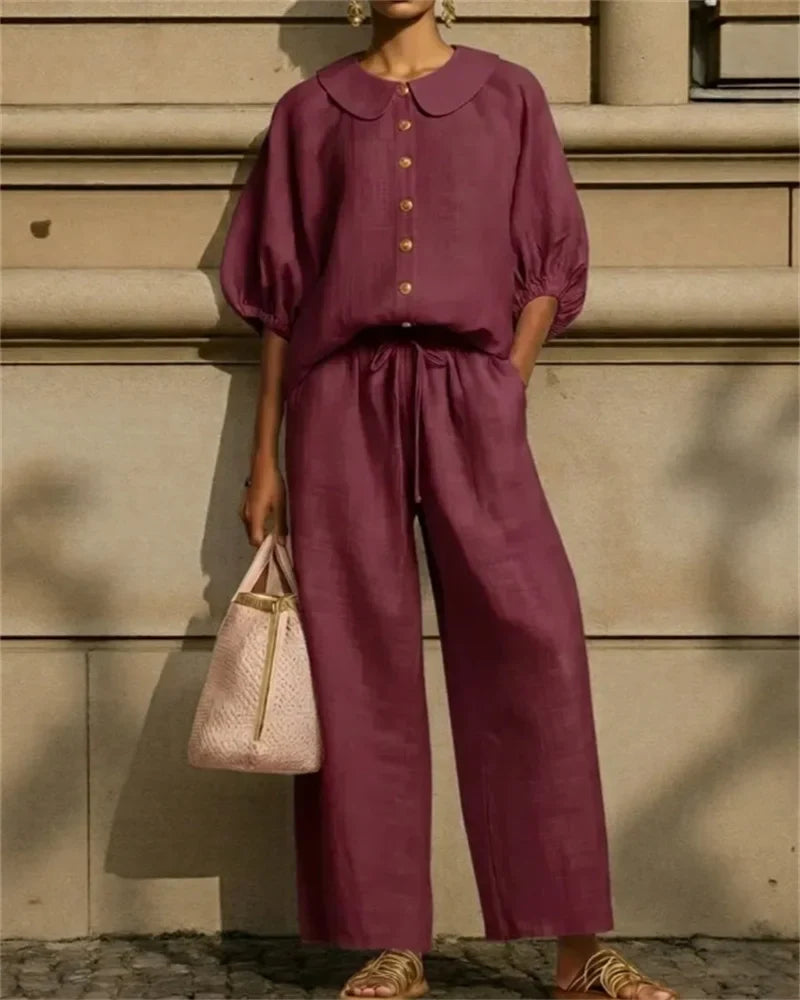 Elegant casual damesæt i 2-delt bomuld, designet for afslappet stil og komfort. Et must-have hverdagssæt.